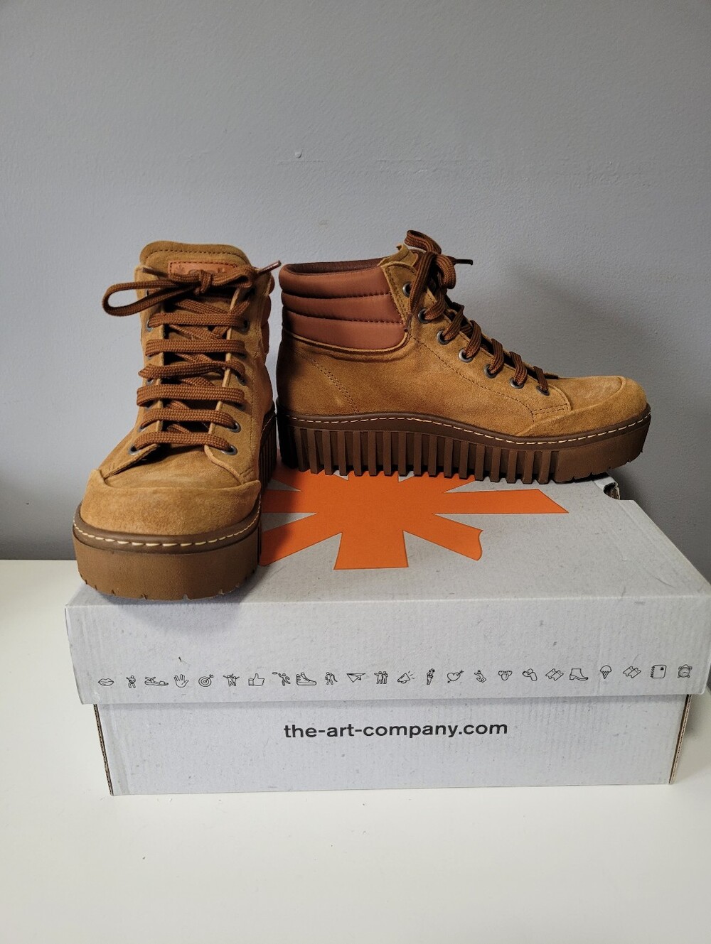 The Art Company Brighton Suede Platform Boot, BNIB, Size 40